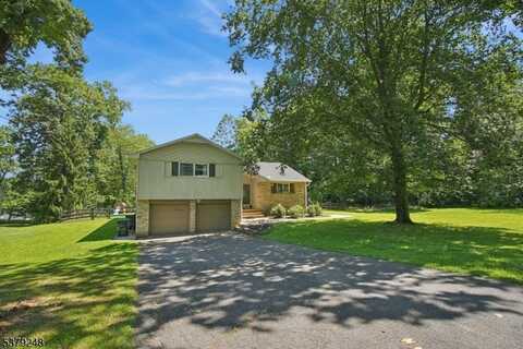 27 Fawn Dr, Raritan, NJ 08822