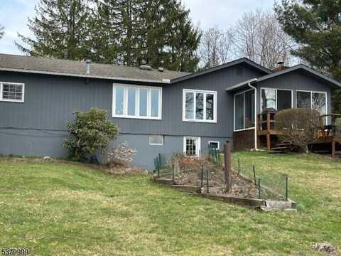 1 Lakeshore Dr West, Vernon, NJ 07422