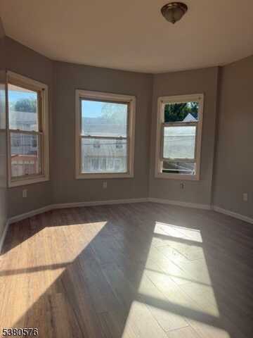 72 Arch St, Paterson, NJ 07522