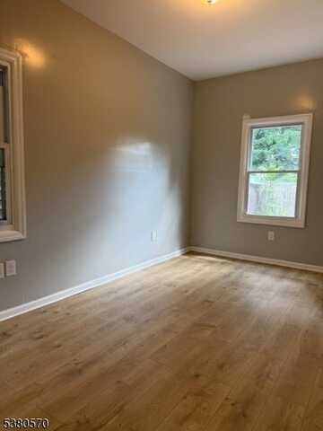 72 Arch St, Paterson, NJ 07522