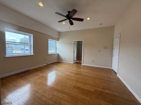 216 Main St, Butler, NJ 07405