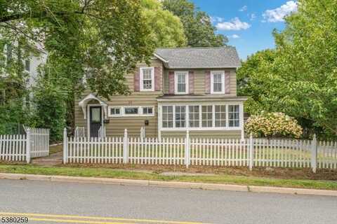 29 Walnut St, Sussex Boro, NJ 07461