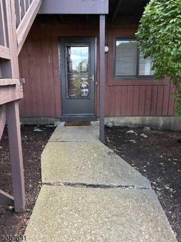 14 Stonehill Dr, Vernon, NJ 07462