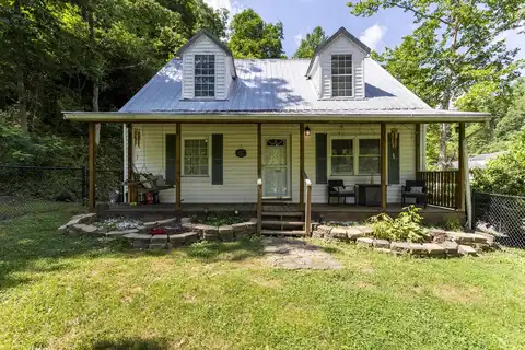 688 Saunders Hollow Road, Barboursville, WV 25504