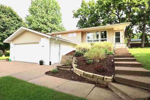 241 Dillaway St, Muscatine, IA 52761
