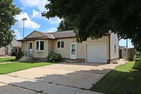 1726 1st Avenue S, Estherville, IA 51334