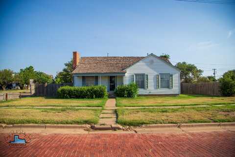 724 W Broadway Avenue, Tulia, TX 79088