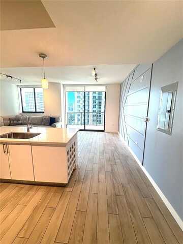 999 SW 1st Ave, Miami, FL 33130