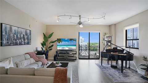 8390 SW 72nd Ave, Miami, FL 33143