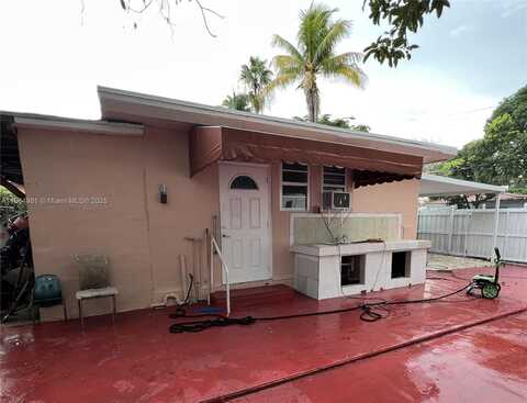 6690 NW 2nd St, Miami, FL 33126