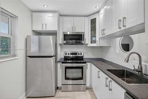 5001 NW 34th St, Lauderdale Lakes, FL 33319