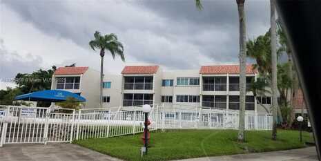 120 Lakeview Dr, Weston, FL 33326