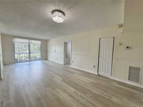 6701 NW 169th St, Hialeah, FL 33015