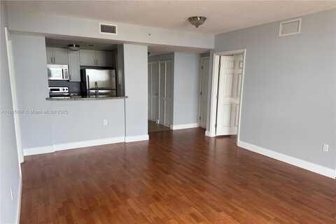 900 SW 8th, Miami, FL 33130