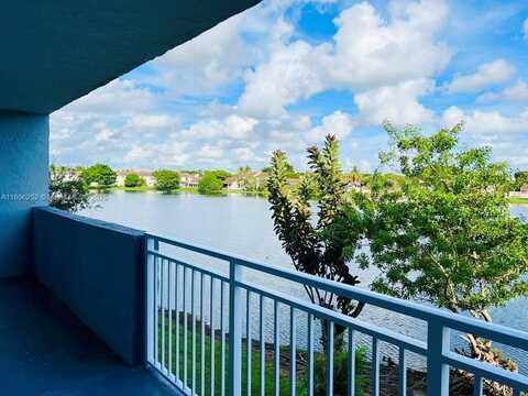 9359 Fontainebleau Blvd, Miami, FL 33172
