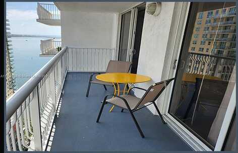 1200 E Brickell Bay Dr, Miami, FL 33131