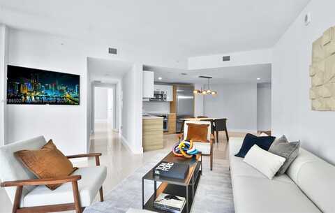 1300 Brickell Bay Dr, Miami, FL 33131