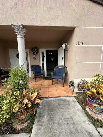 13713 SW 171st Ln, Miami, FL 33177