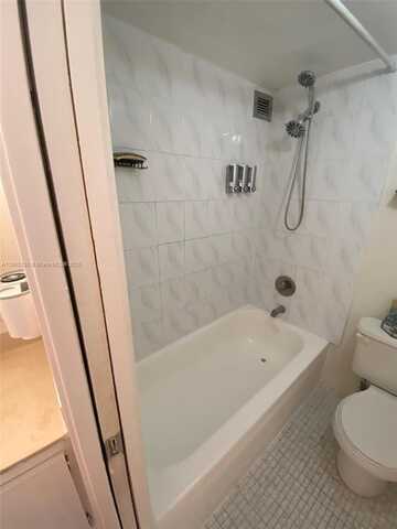 16909 N Bay Rd, Sunny Isles Beach, FL 33160