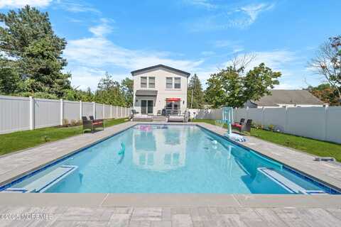 8 Woodrow Street, Oakhurst, NJ 07755