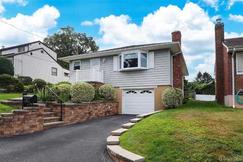 17 2nd Avenue, Locust Valley, NY 11560