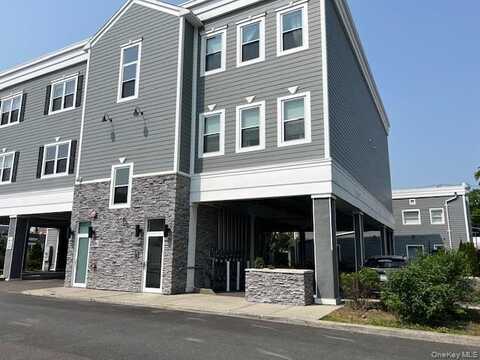 40 Division Street, Farmingdale, NY 11735