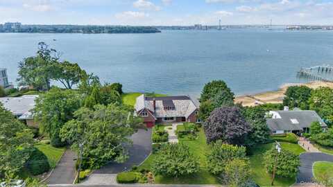 22 Martin Court, Kings Point, NY 11024
