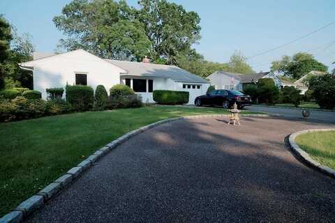 408 Ackerson Boulevard, Brightwaters, NY 11718