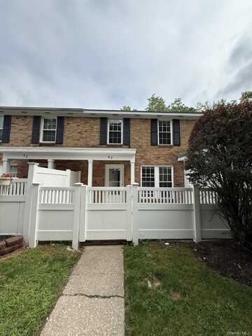 4d Independence Court, Ridge, NY 11961