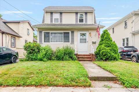 22 Pansy Avenue, Floral Park, NY 11001