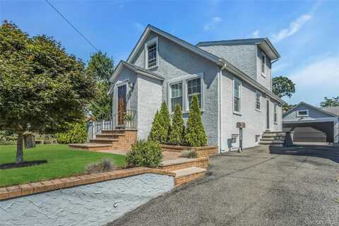 106 Scarcliffe Drive, Malverne, NY 11565