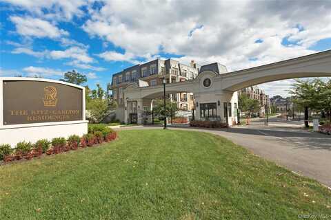 6000 Royal Court, North Hills, NY 11040