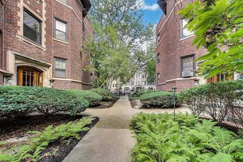 537 W Brompton Avenue, Chicago, IL 60657