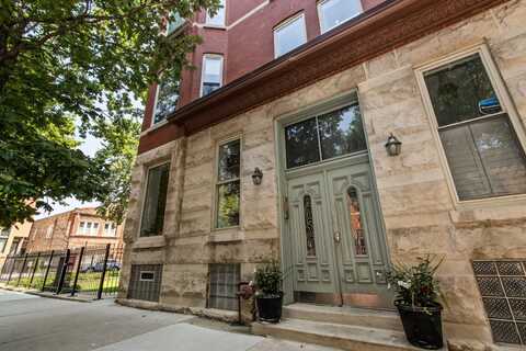 921 N Campbell Avenue, Chicago, IL 60622
