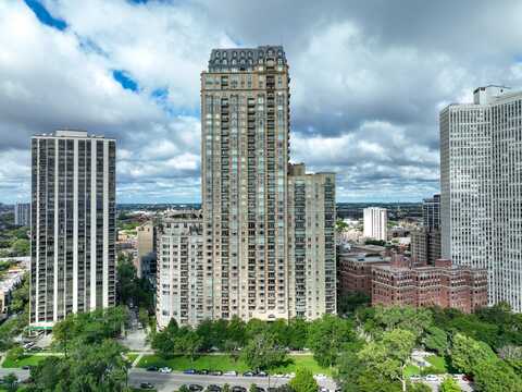 2550 N Lakeview Avenue, Chicago, IL 60614