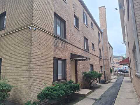 2038 W Jarvis Avenue, Chicago, IL 60645