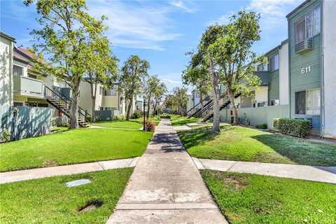 639 N Bristol Street, Santa Ana, CA 92703