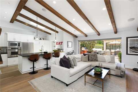 527 Seaward Road, Corona del Mar, CA 92625