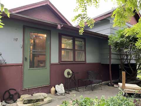 117 W 2nd Street, Gladbrook, IA 50635
