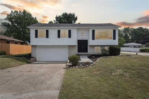 518 Saint Lawrence Boulevard, Eastlake, OH 44095