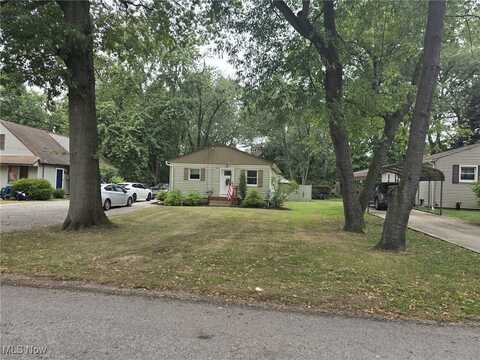 1422 Pin Oak Drive, Akron, OH 44312