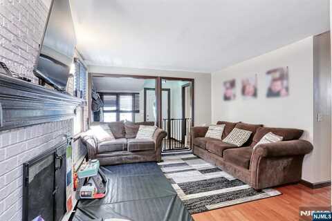 40 Longview Avenue, Troy Hills, NJ 07034