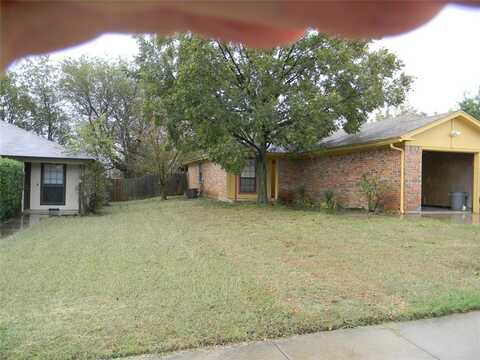 1121 Landsdale Lane, Saginaw, TX 76179