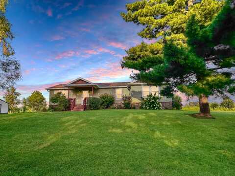 866 Willow Road, Flora, IL 62839