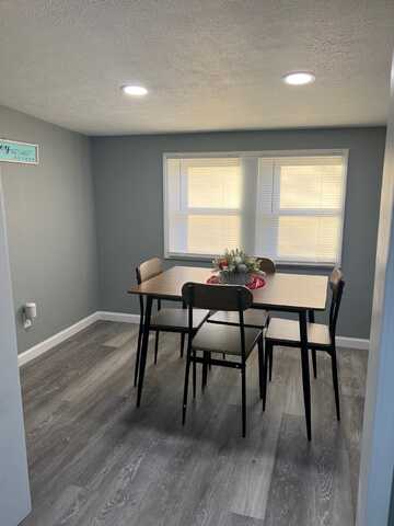 8538 Highway E, Houston, MO 65483