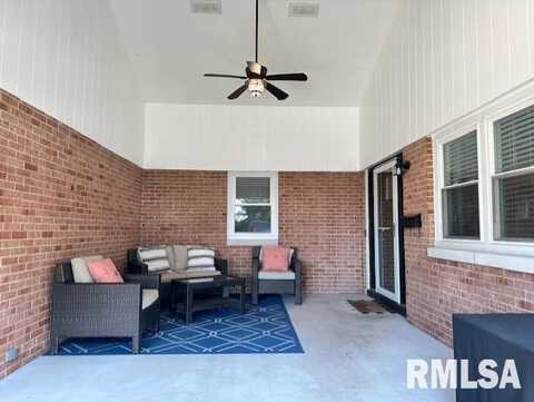 1 TERRY Court, Jacksonville, IL 62650
