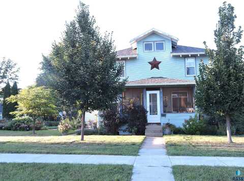 820 E 3rd St, Dell Rapids, SD 57022