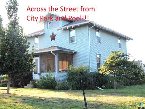820 E 3rd St, Dell Rapids, SD 57022