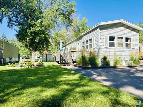 809 S Gina Pl, Sioux Falls, SD 57106