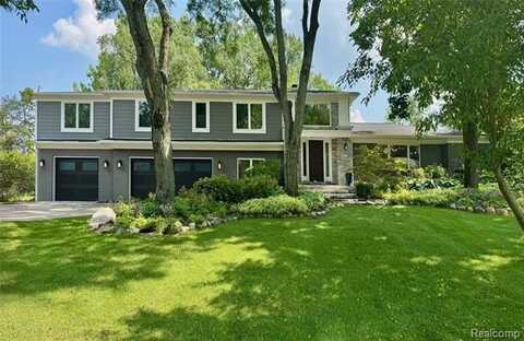 3029 S Westview Court, Bloomfield, MI 48304